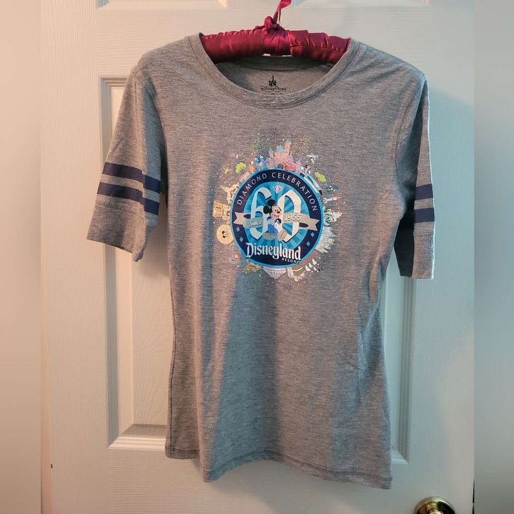 Disney | Junior's Fitted Diamond Celebration Top Small EUC